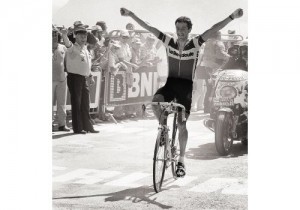 Win signed Stephen Roche Autobiography Closing Date 06/07/2012