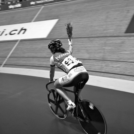 Ellie Coster's 6 Lap Dash Win ©Copyright Ben Dando/Cycling Shorts.