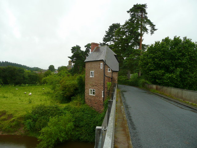 Hoarwithy Toll House Image ©geograph.org.uk Hoarwithy Toll House