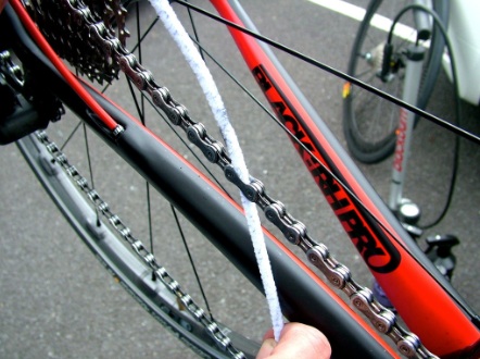 Cleaning chain with Purple Harry Bike Floss