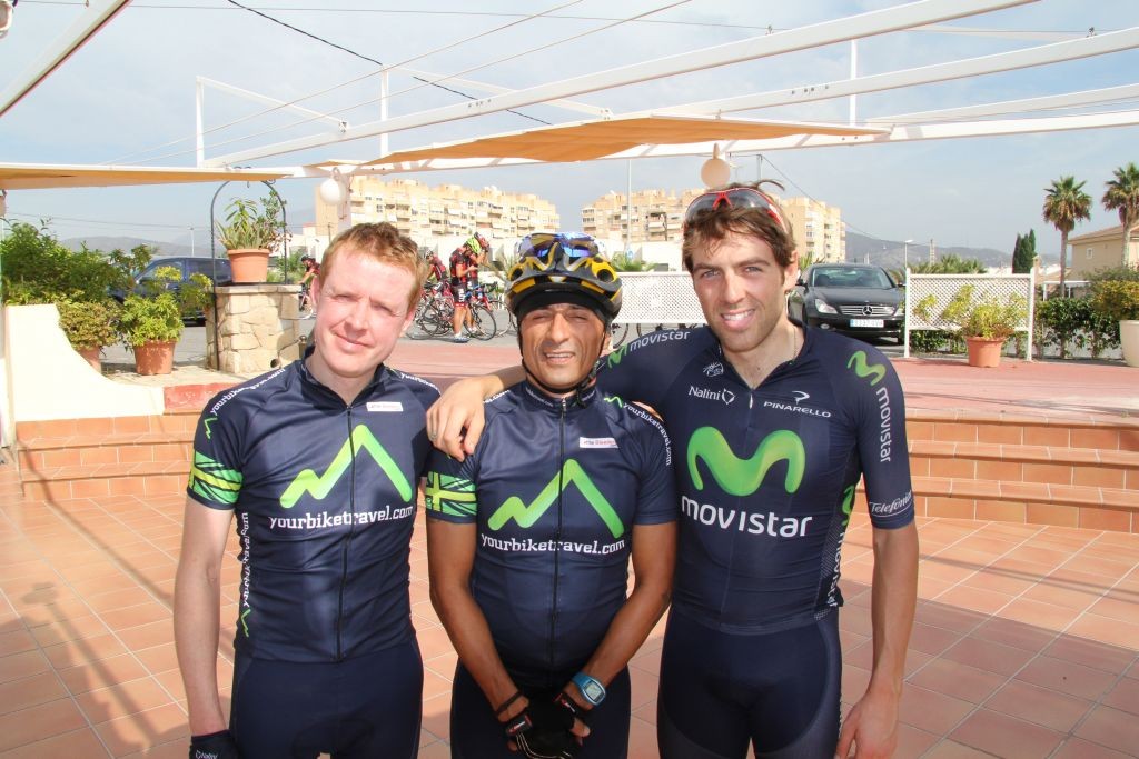 Alex Dowsett with members of team YBT